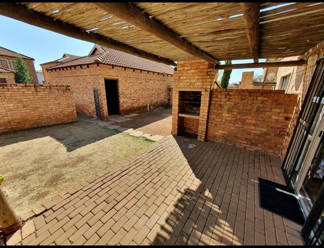 4 BEDROOM APARTMENT FOR SALE IN THERESAPARK